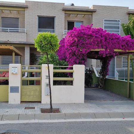 Casa Junto A La Playa Costa Dorada Villa Л'Ампола Екстериор снимка