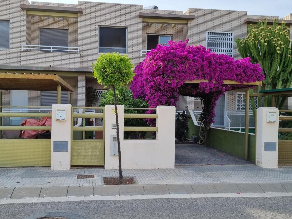 Casa Junto A La Playa Costa Dorada Villa Л'Ампола Екстериор снимка